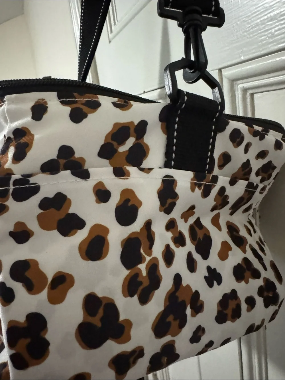 SCOUT Chilly Wonka Leopard Crossbody Soft Cooler Bag